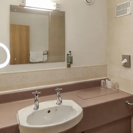 Garrison Hotel 3*
